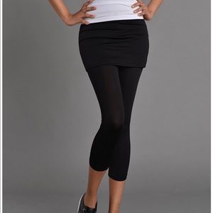 Ankle leggings with skirt.